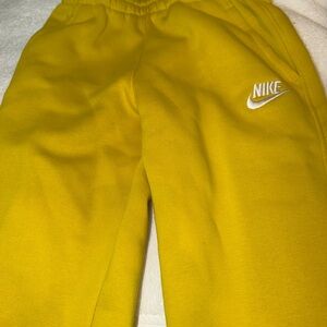 The Nike All Kids Fit Sportswear Club Fleece Joggers neon yellow size xsmall 6-7